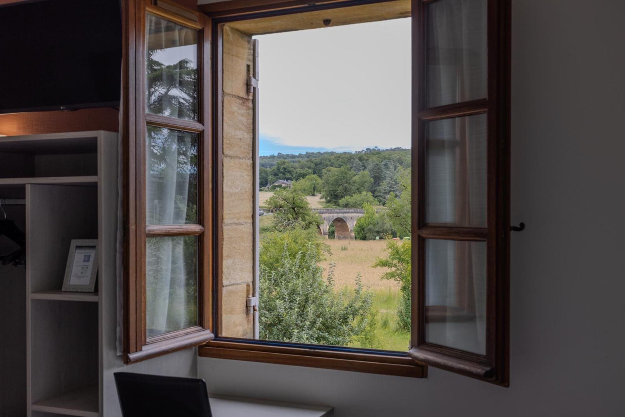 Logis Hotel Archambeau Thonac Luaran gambar
