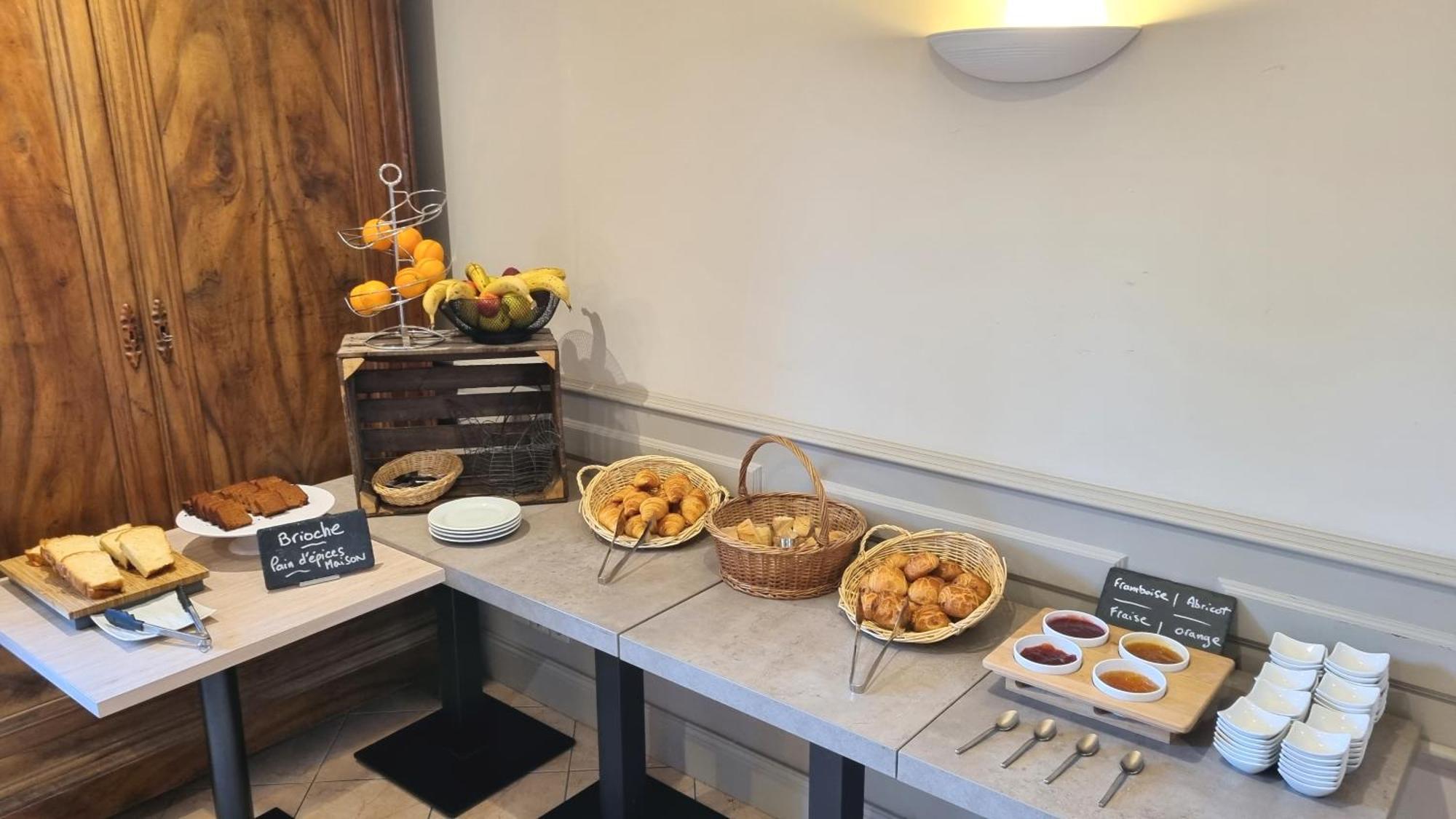 Logis Hotel Archambeau Thonac Luaran gambar